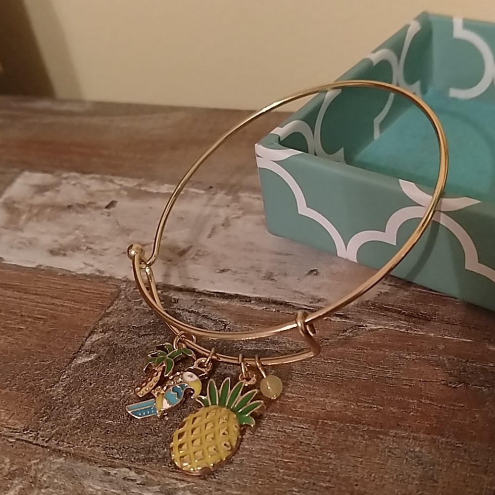 Bracelets - Picture 2 of 5
